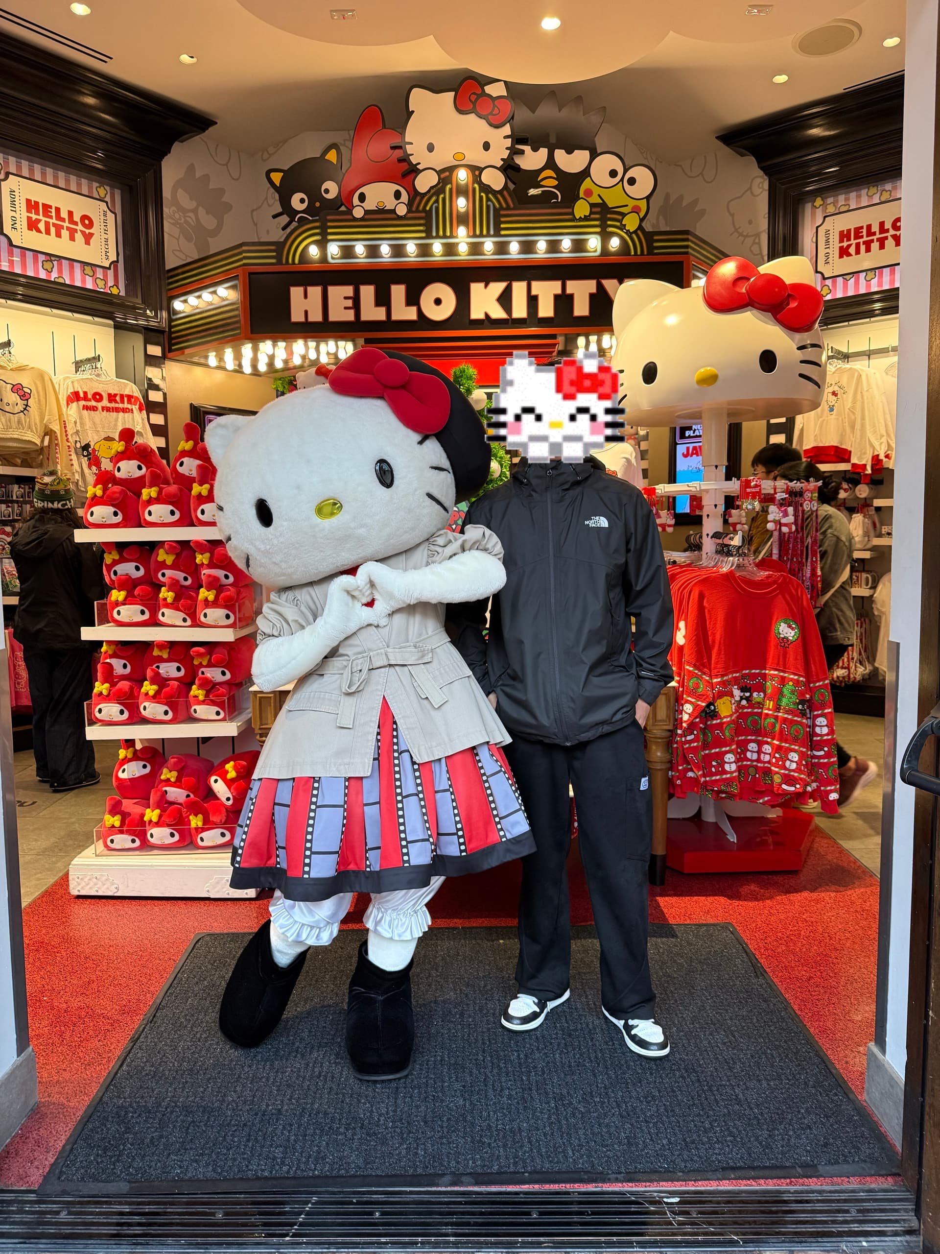 Hello Kitty at Universal Studios
